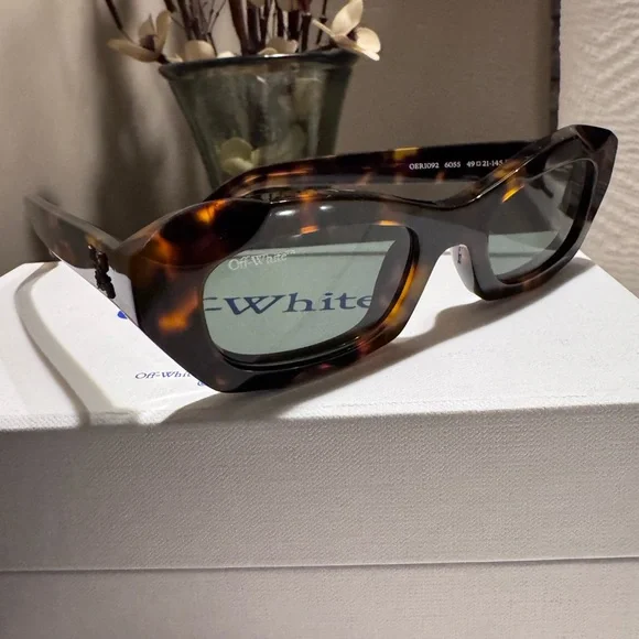 Off-White Tortoise Shell Sunglasses - Picture 4 of 9